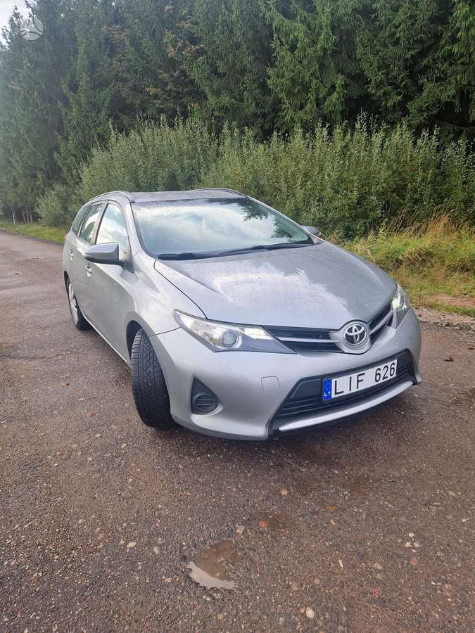 Toyota Auris 2014 — rear view