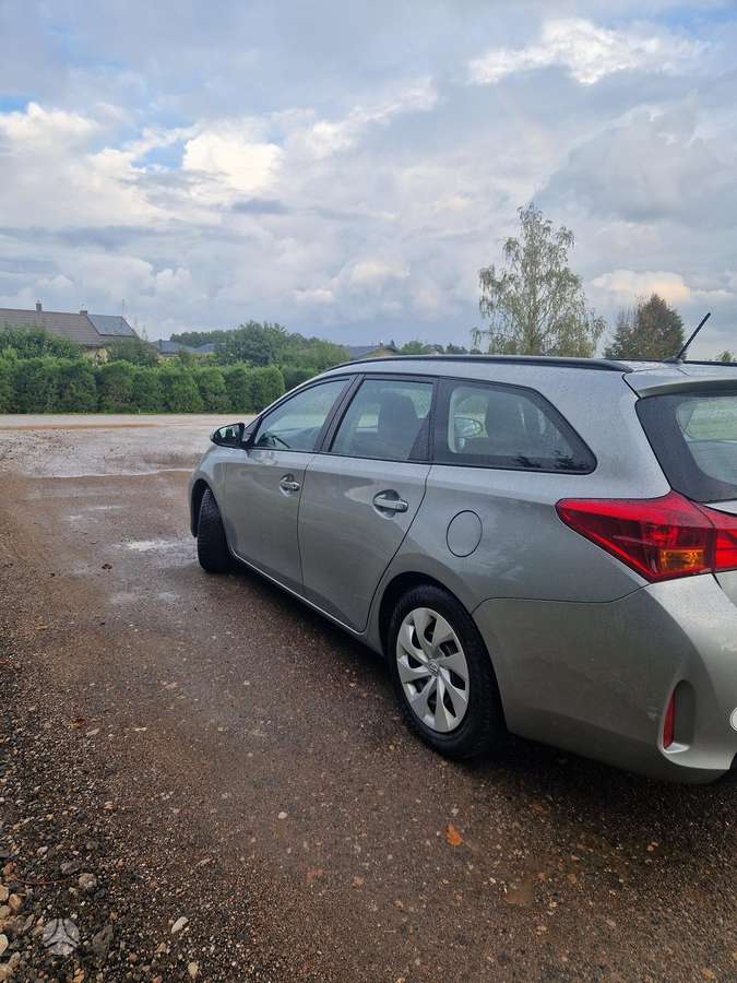 Toyota Auris 2014 — engine 1329 cm³, 101 HP (74kW)