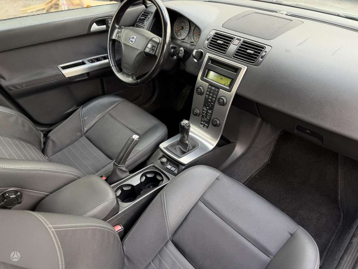 Volvo V50 2005 — photo 17