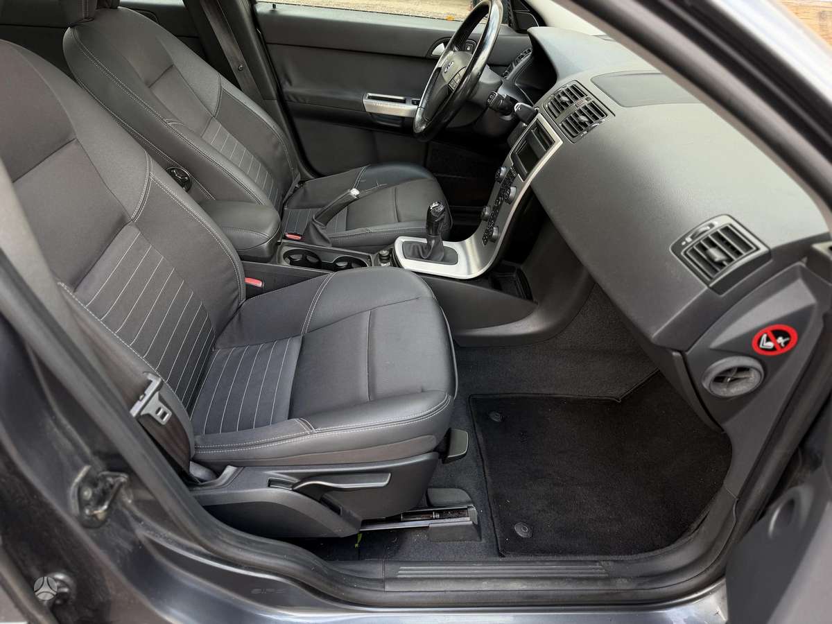 Volvo V50 2005 — photo 20