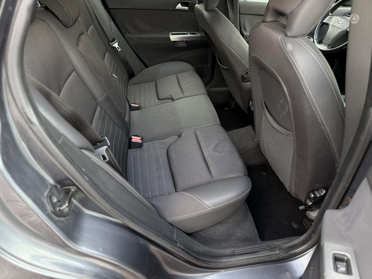 Volvo V50 2005 — photo 21