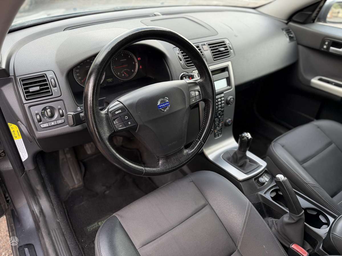 Volvo V50 2005 — photo 25
