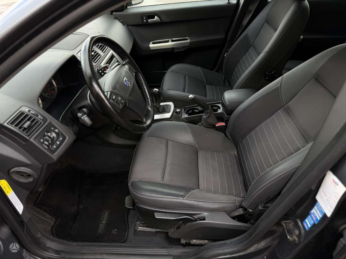 Volvo V50 2005 — photo 27