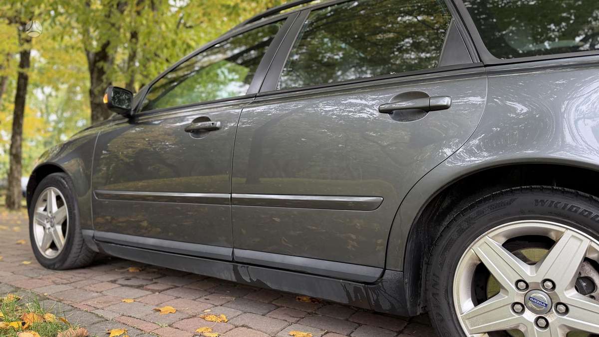 Volvo V50 2005 — engine 1997 cm³, 136 HP (100kW)