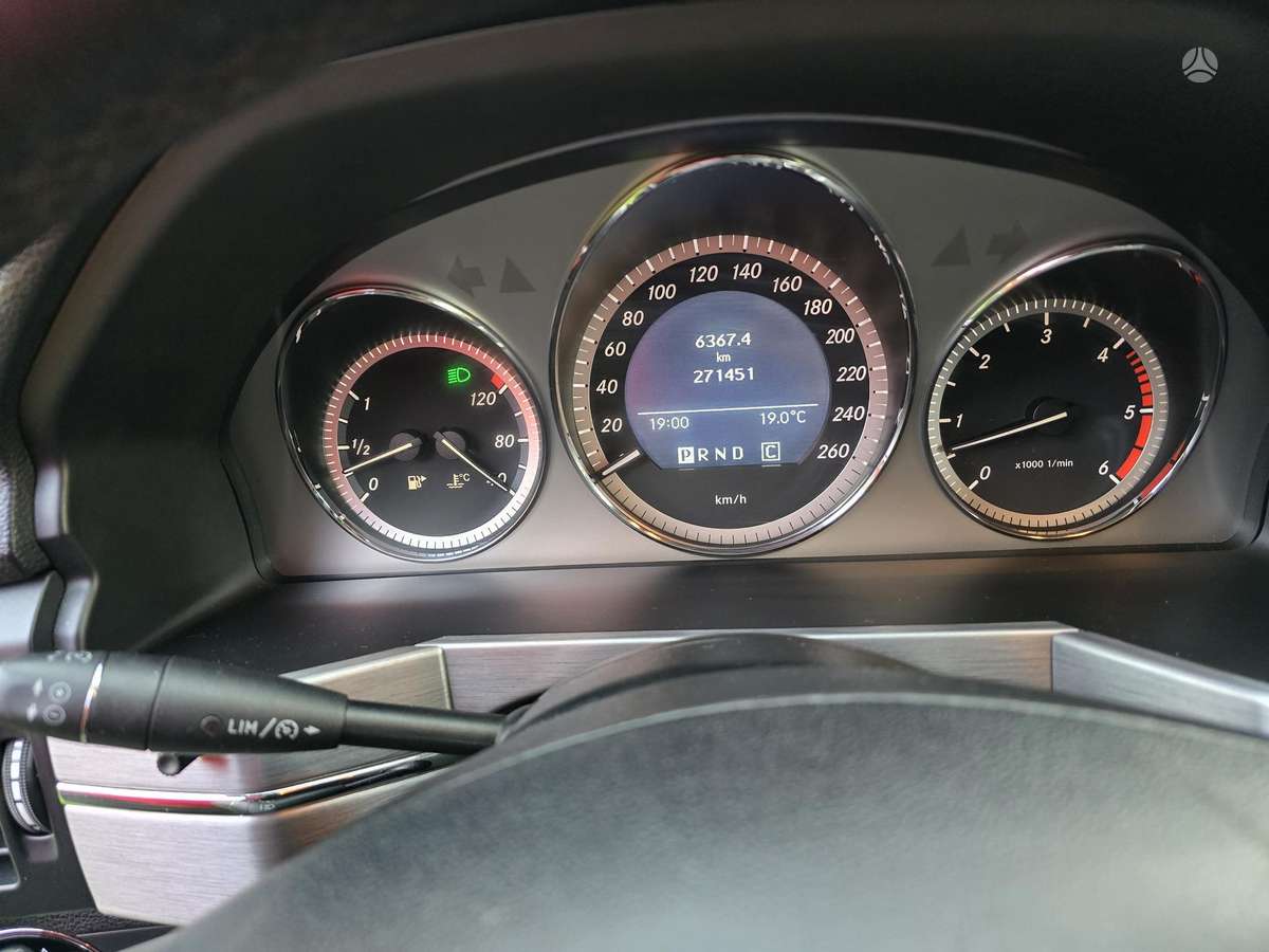 Mercedes-Benz GLK320 2009 — photo 14