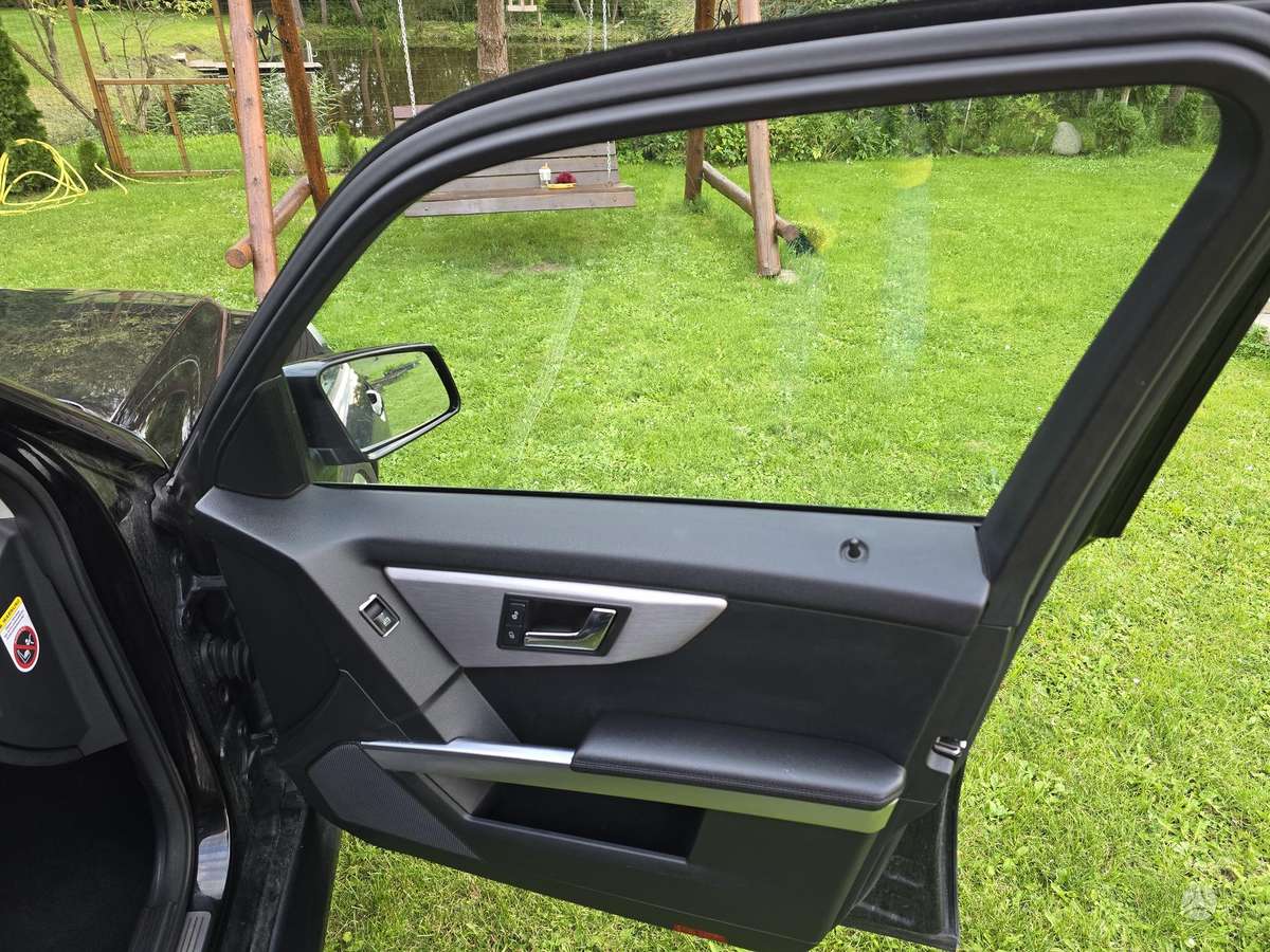 Mercedes-Benz GLK320 2009 — photo 19