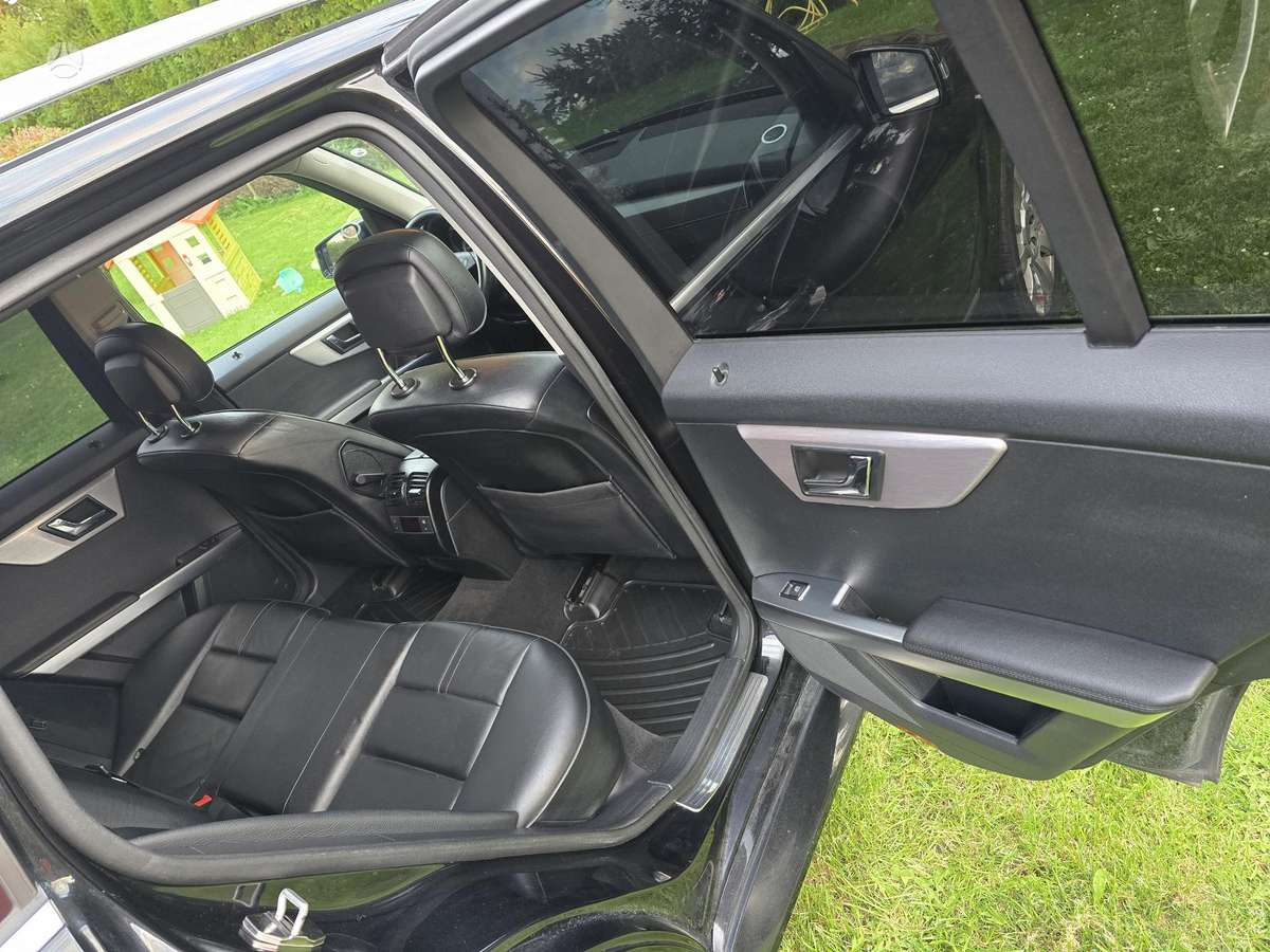Mercedes-Benz GLK320 2009 — photo 21