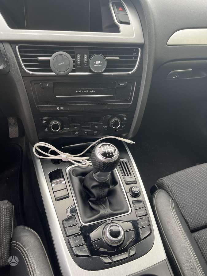 Audi A4 2011 — photo 11