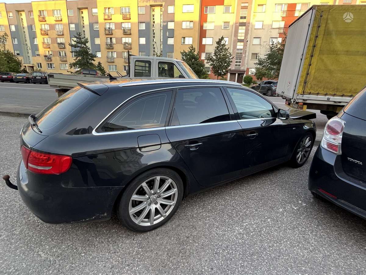Audi A4 2011 — rear view