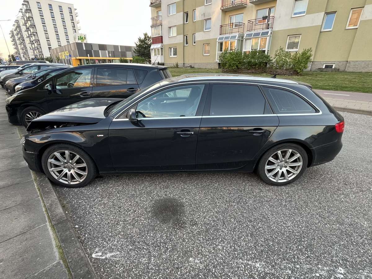 Audi A4 2011 — photo 5