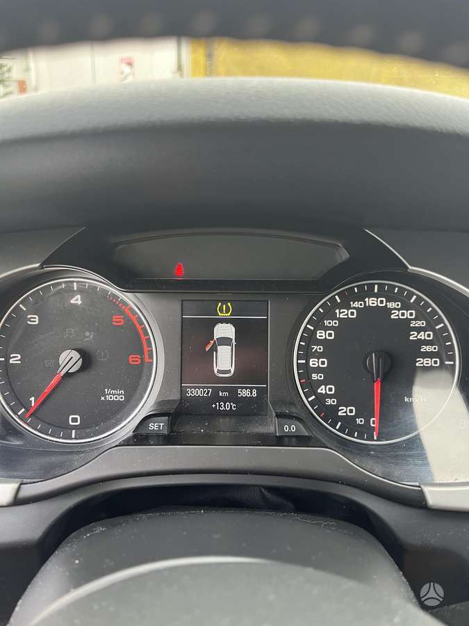Audi A4 2011 — photo 7
