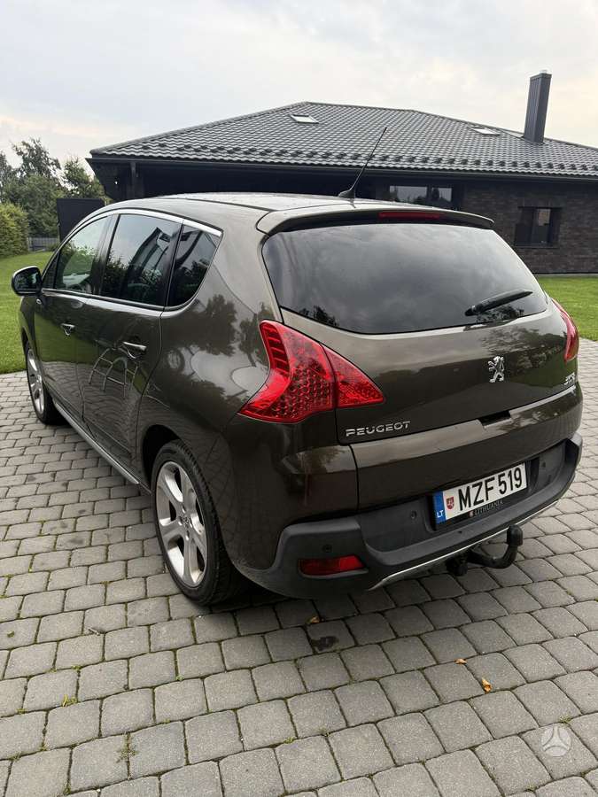 Peugeot 3008 2009 — салон