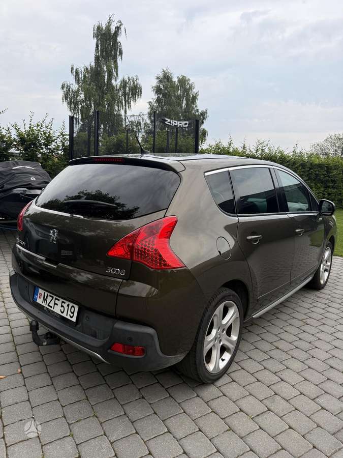 Peugeot 3008 2009 — двигун 1560 cm³, 109 HP (80kW)