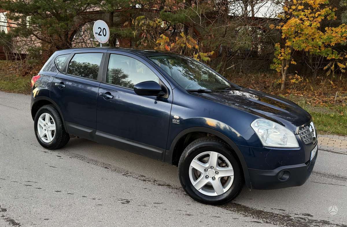 Nissan Qashqai 2008 — rear view