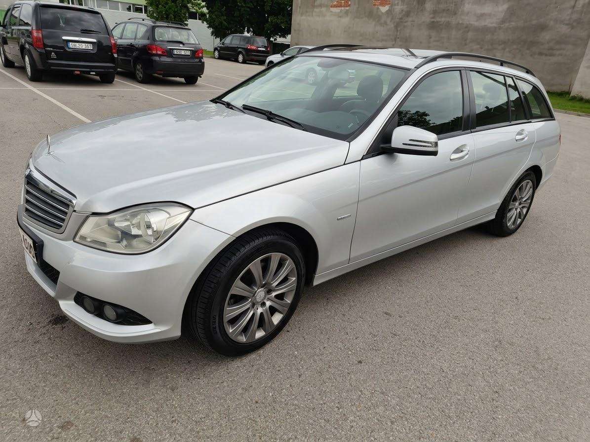 Mercedes-Benz C220 2013 — rear view