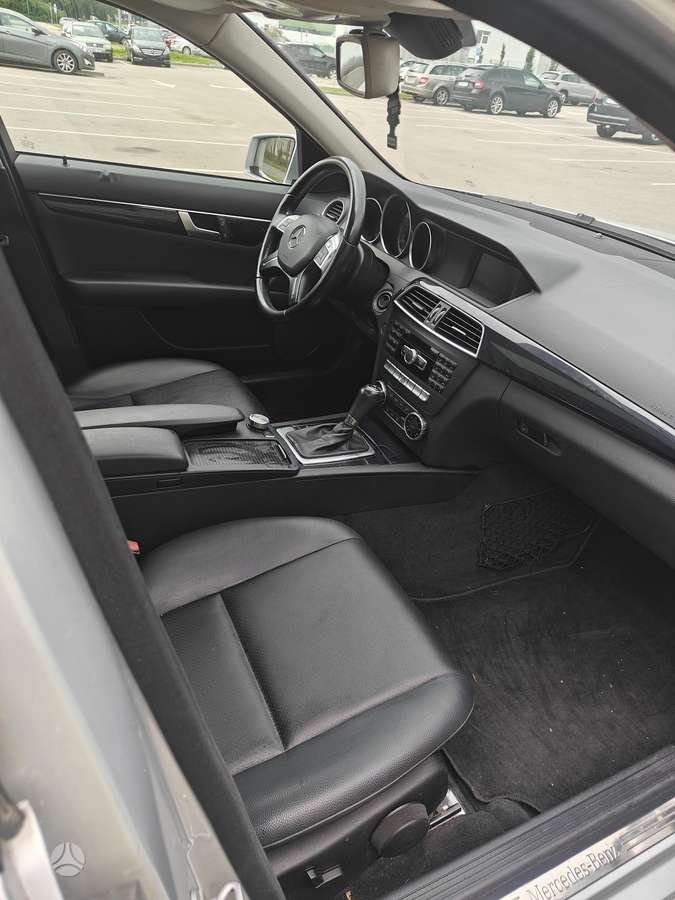 Mercedes-Benz C220 2013 — photo 8