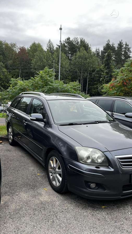 Toyota Avensis 2006 — вигляд ззаду