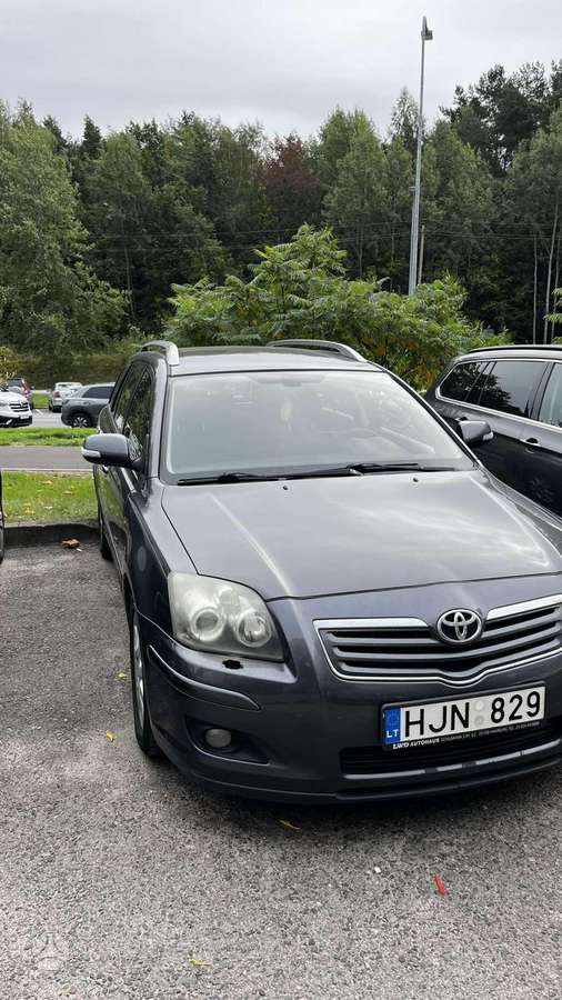 Toyota Avensis 2006 — салон
