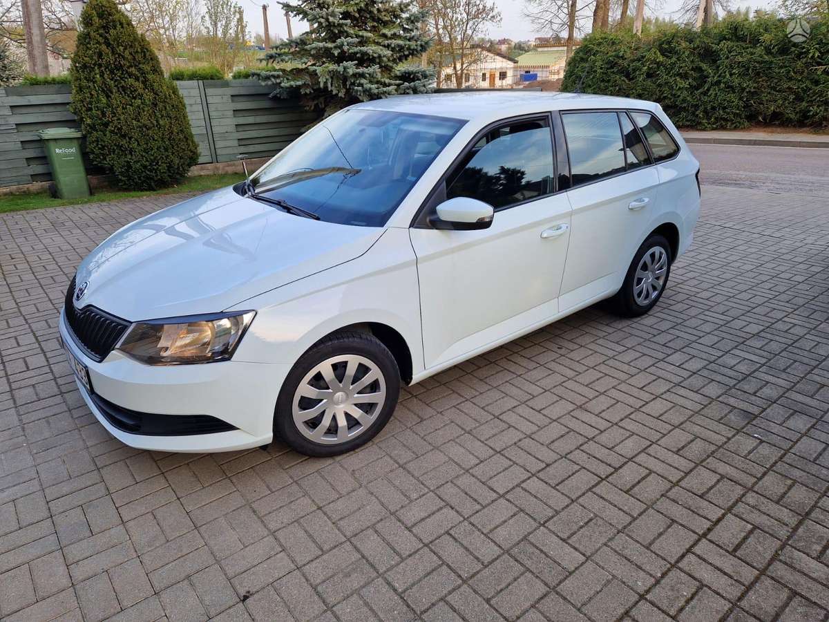 Skoda Fabia 2015 — rear view