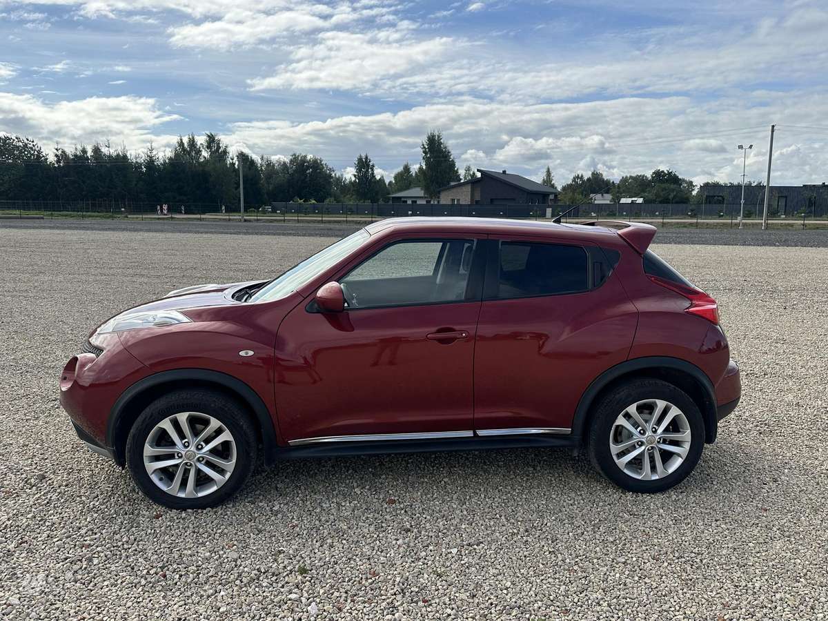 Nissan Juke 2010 — interior