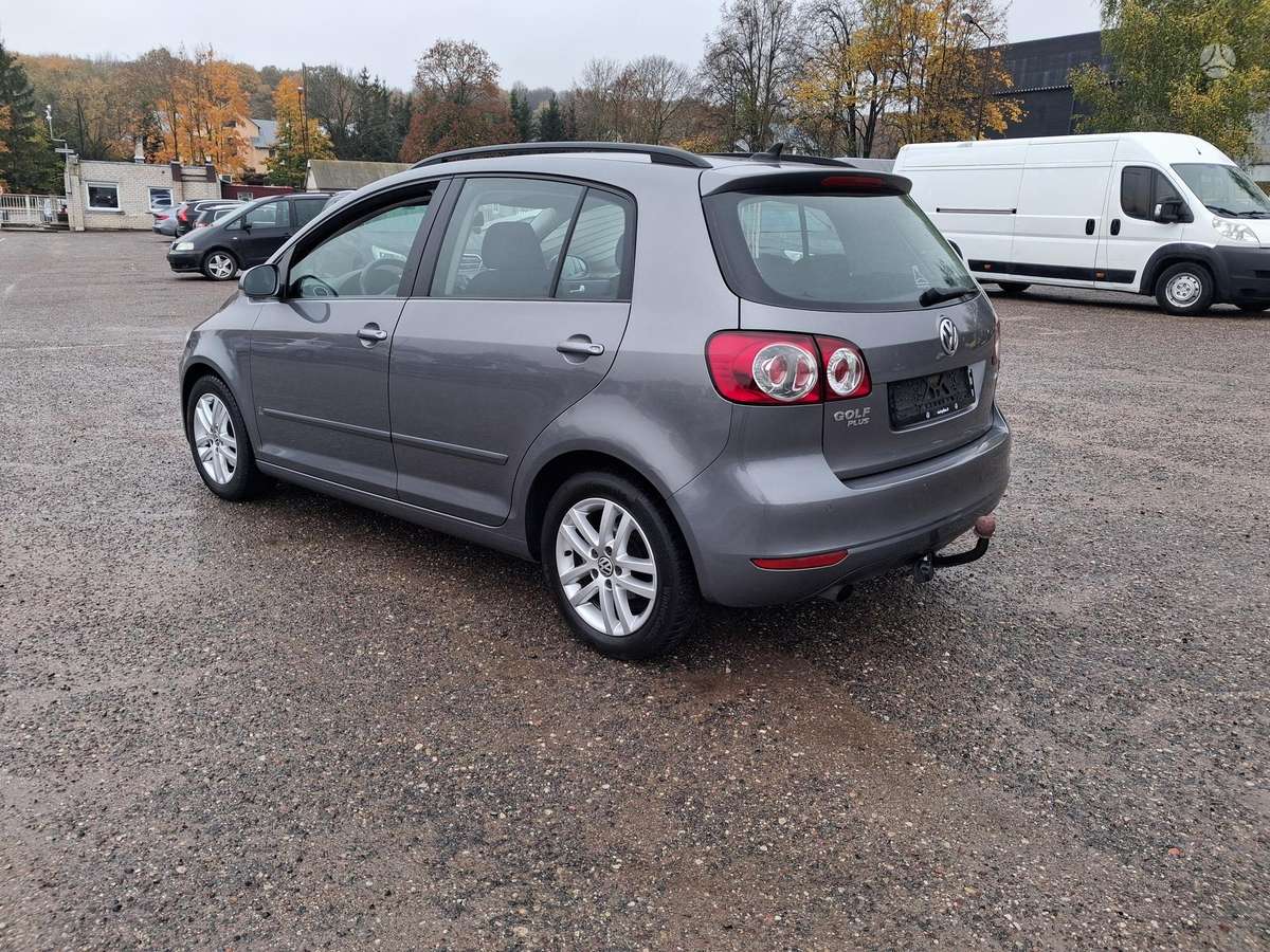 Volkswagen Golf 2012 — interior