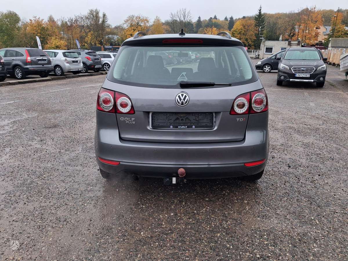 Volkswagen Golf 2012 — engine 1598 cm³, 105 HP (77kW)