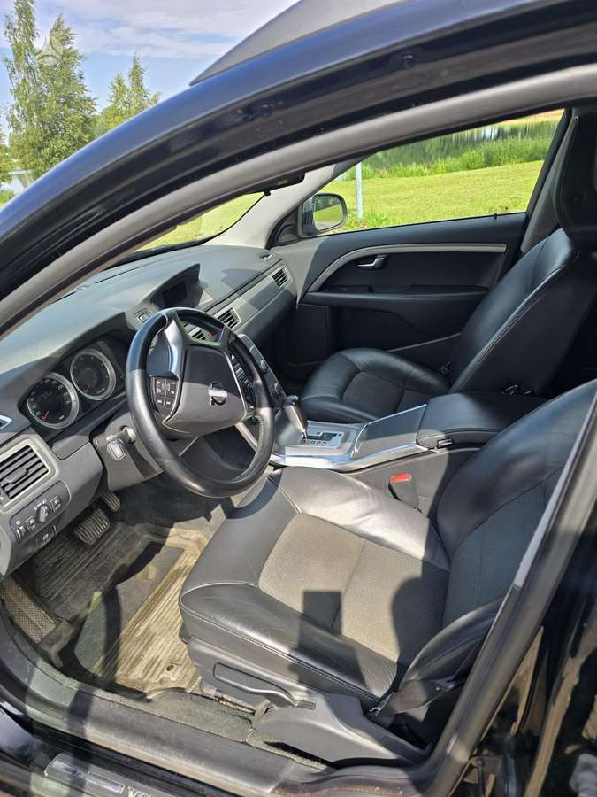 Volvo V70 2012 — photo 11