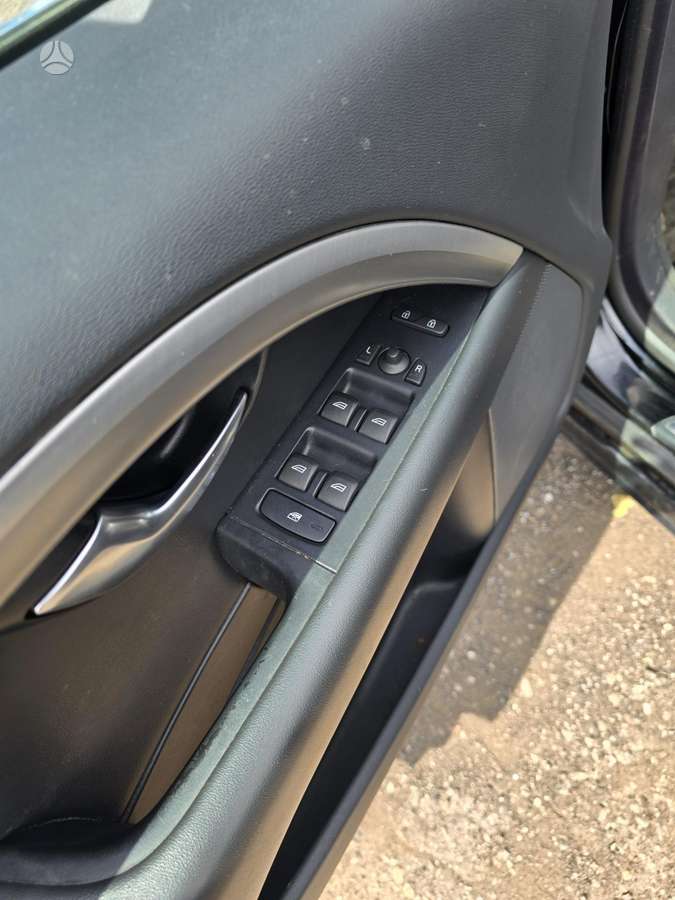 Volvo V70 2012 — photo 12