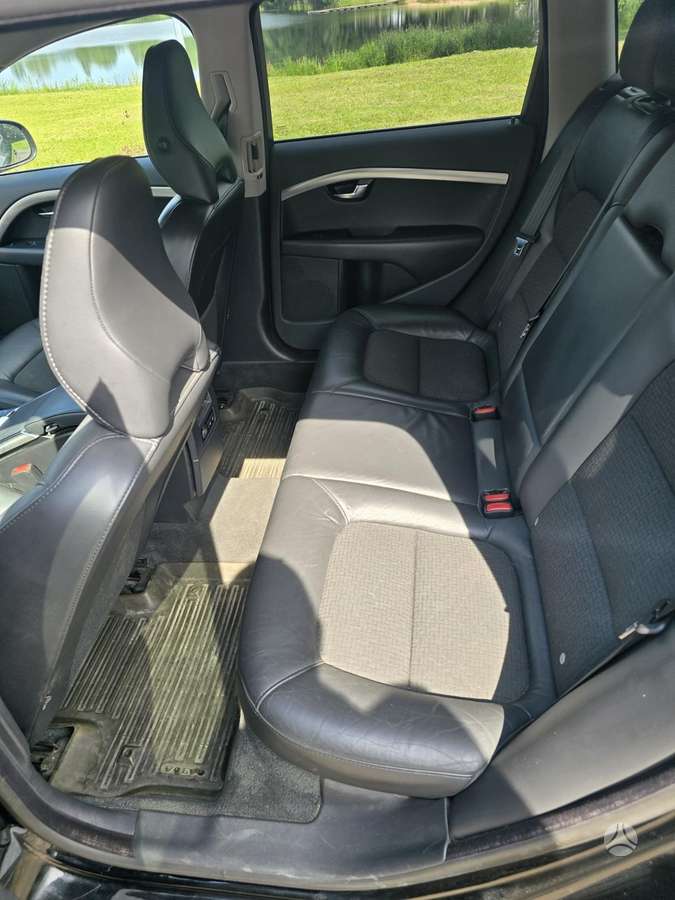 Volvo V70 2012 — photo 13