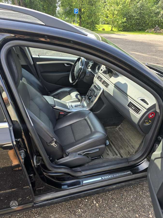 Volvo V70 2012 — photo 17