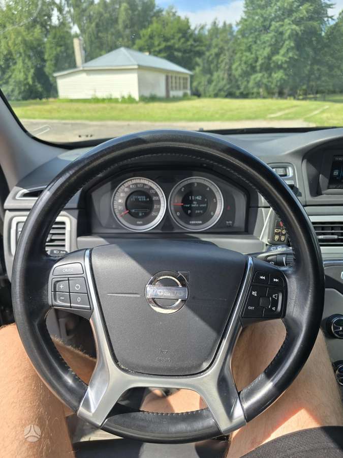 Volvo V70 2012 — photo 20
