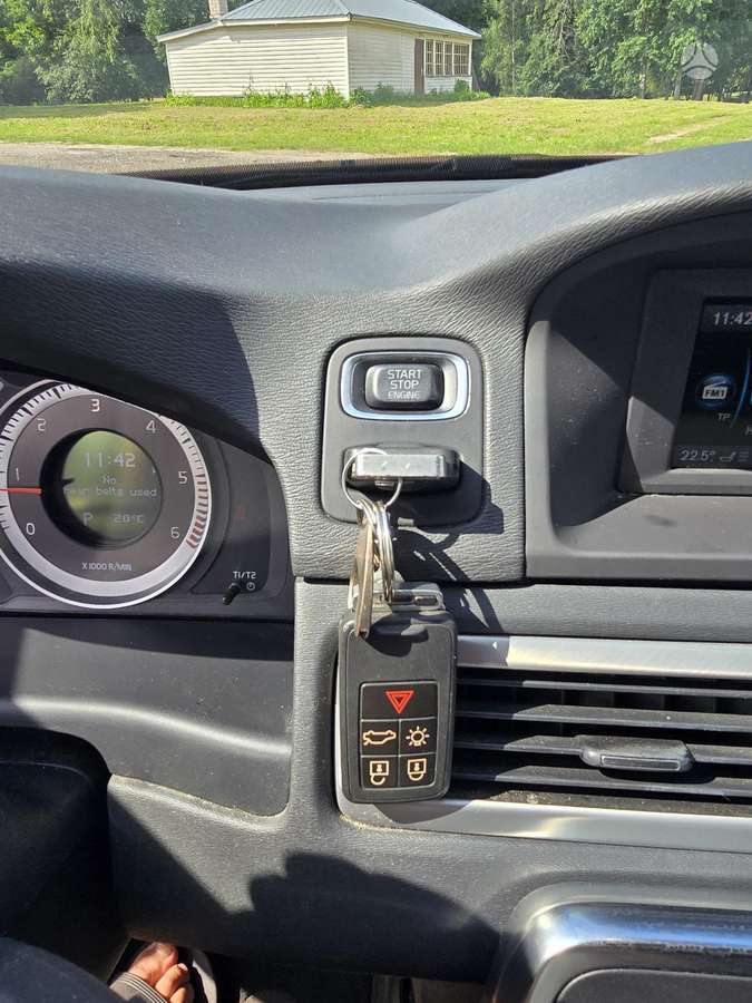 Volvo V70 2012 — photo 21