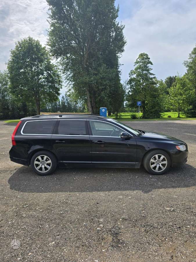Volvo V70 2012 — engine 1560 cm³, 114 HP (84kW)