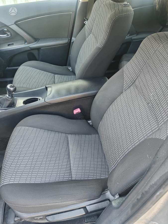 Toyota Avensis 2011 — photo 8