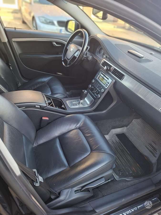 Volvo V70 2009 — photo 10