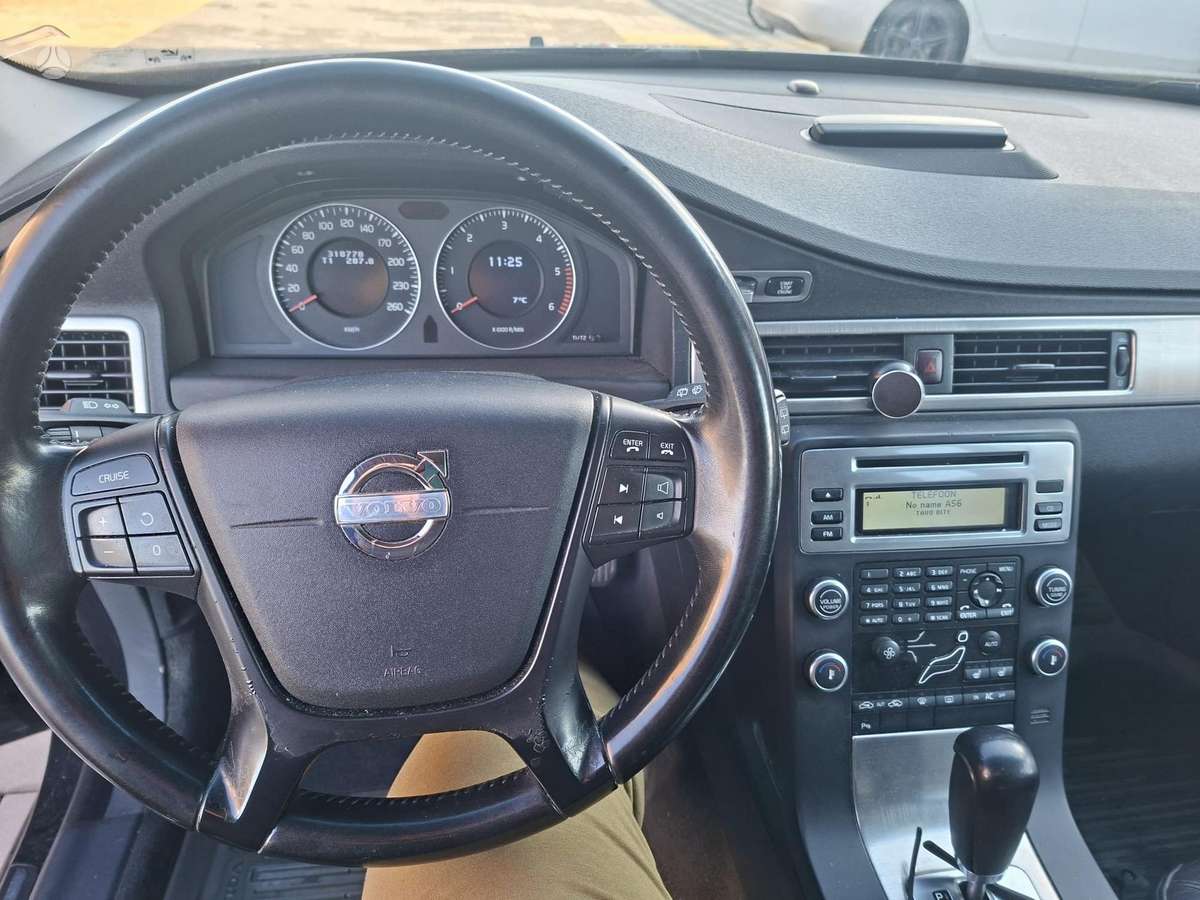 Volvo V70 2009 — photo 12