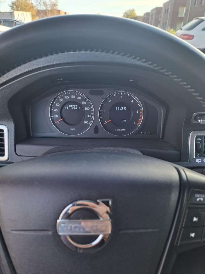 Volvo V70 2009 — photo 13