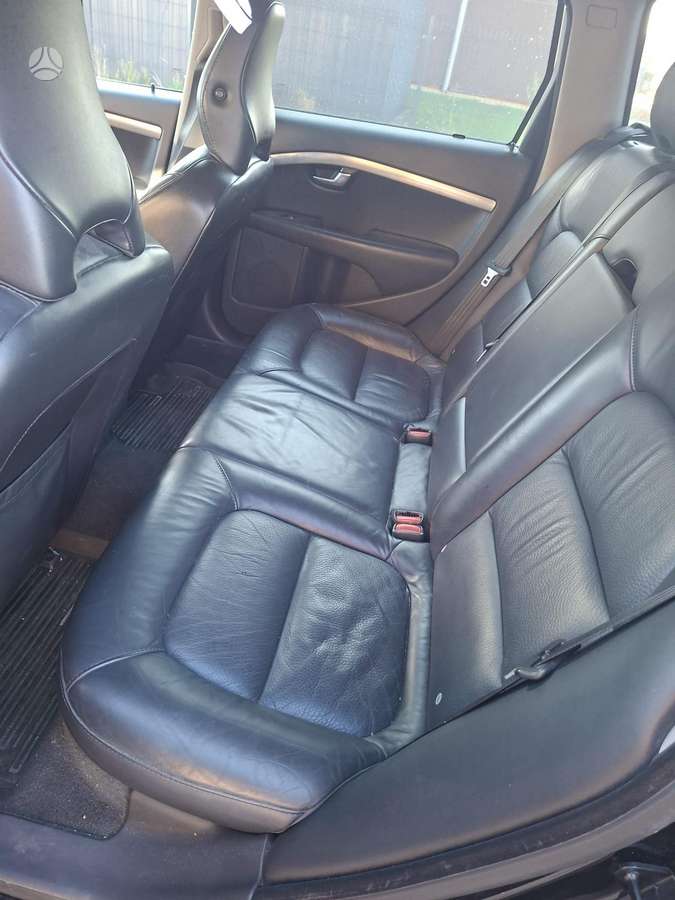 Volvo V70 2009 — photo 14