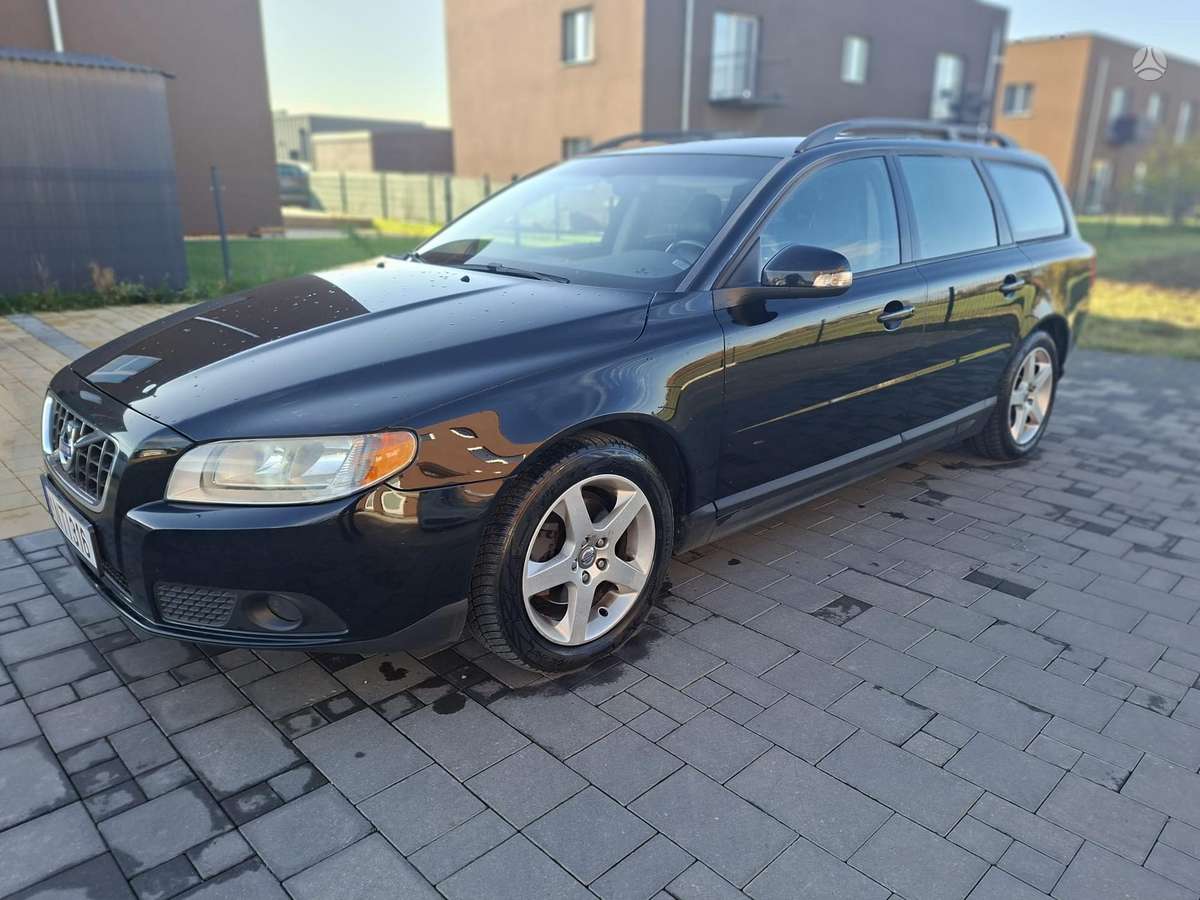 Volvo V70 2009 — interior