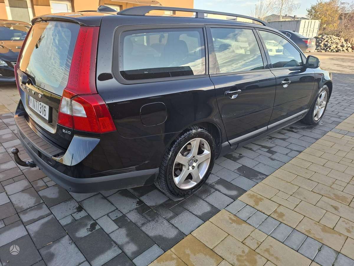 Volvo V70 2009 — photo 8
