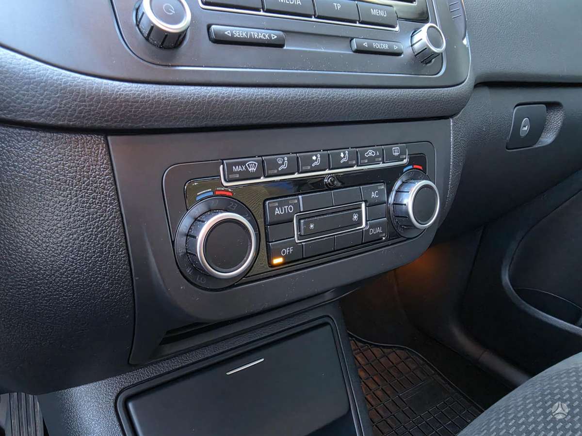 Volkswagen Golf 2010 — photo 17