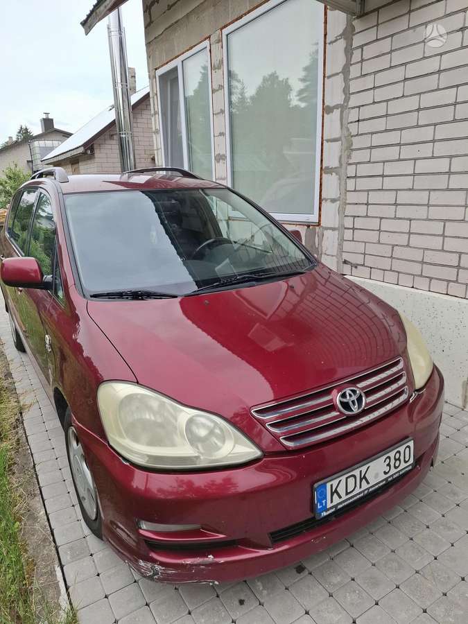 Toyota Avensis 2005 — rear view
