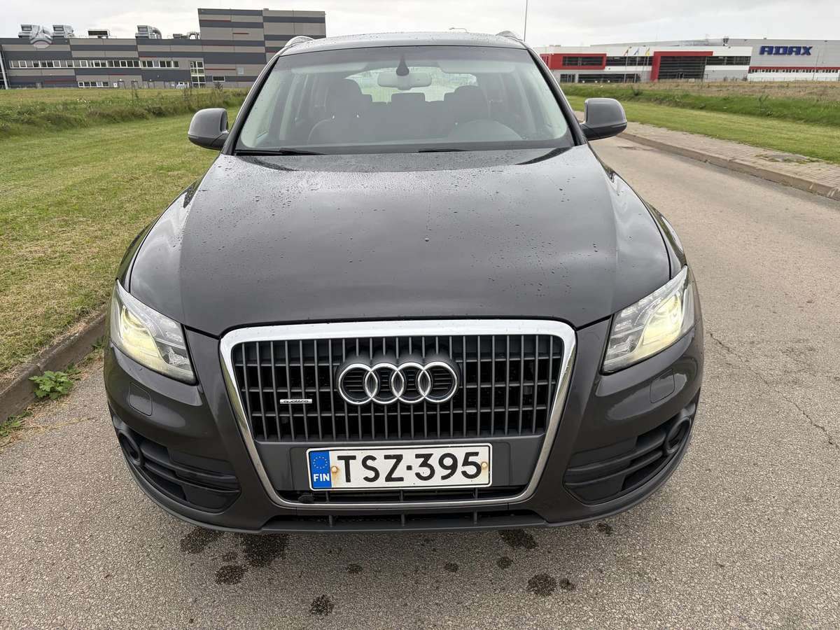 Audi Q5 2010 — салон
