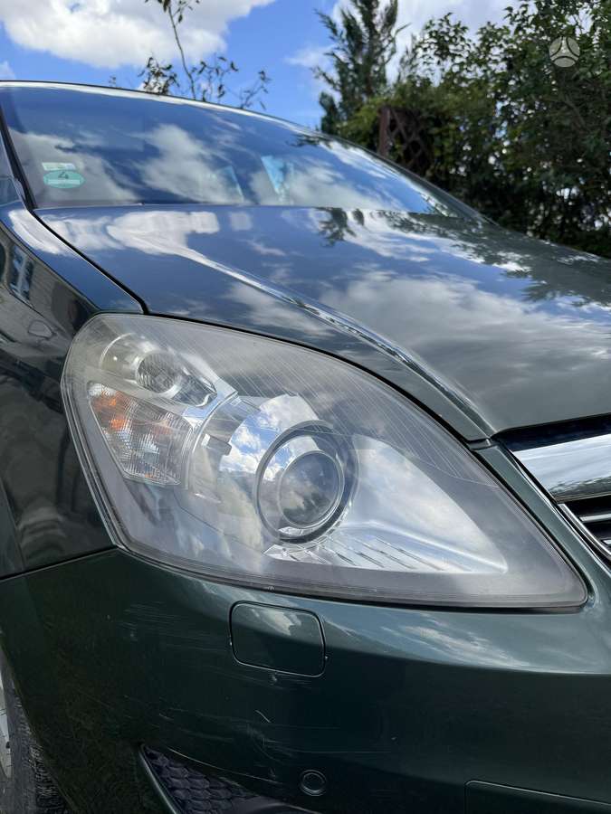 Opel Zafira 2010 — photo 18