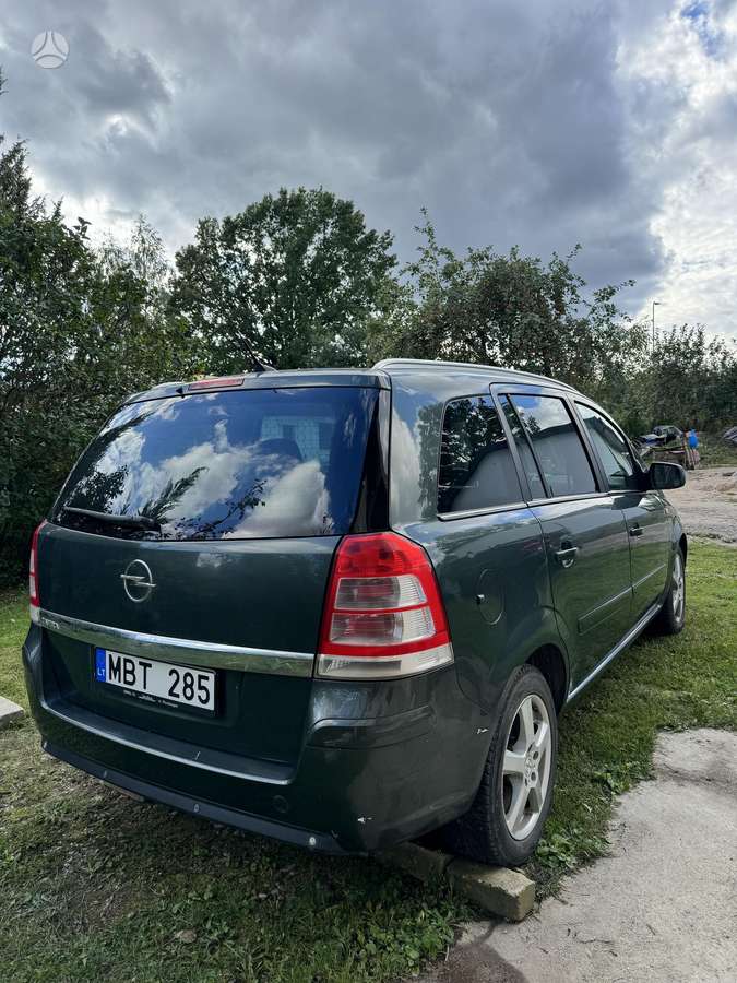 Opel Zafira 2010 — engine 1796 cm³, 140 HP (103kW)