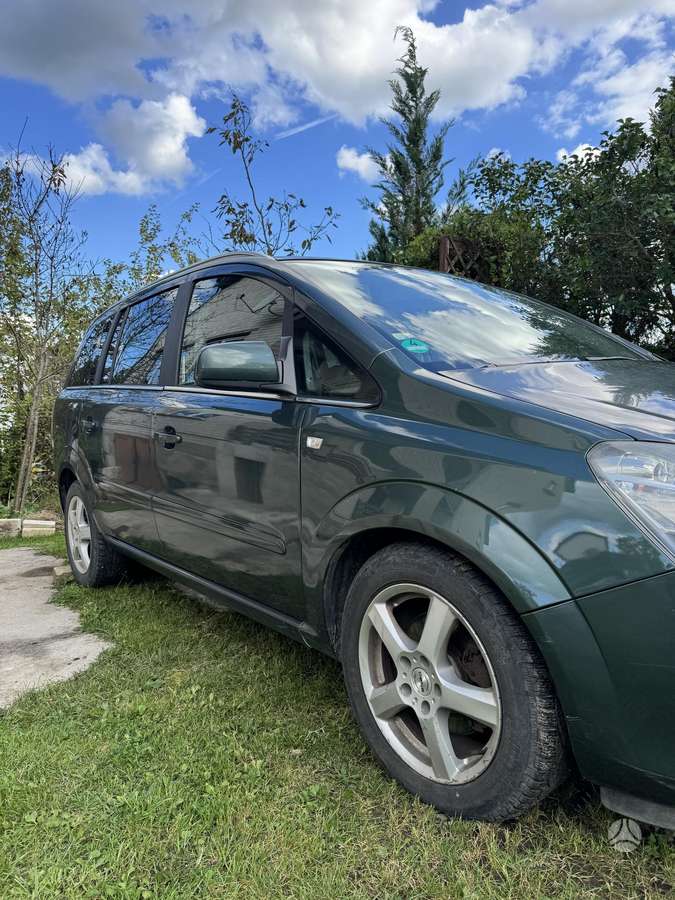 Opel Zafira 2010 — photo 5