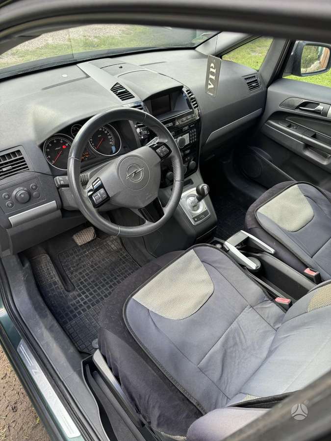 Opel Zafira 2010 — photo 7