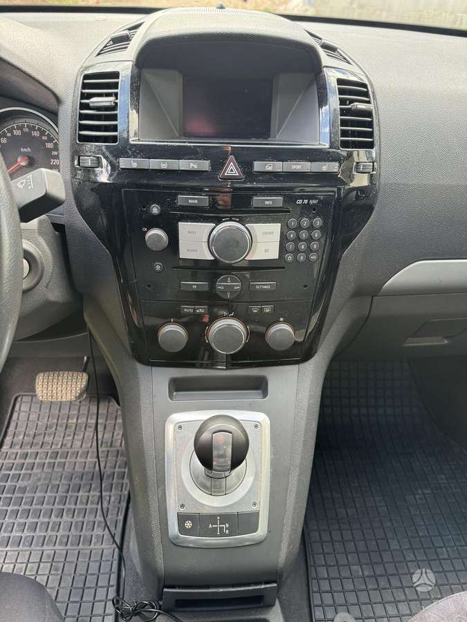 Opel Zafira 2010 — photo 8