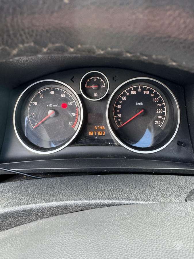 Opel Zafira 2010 — photo 9