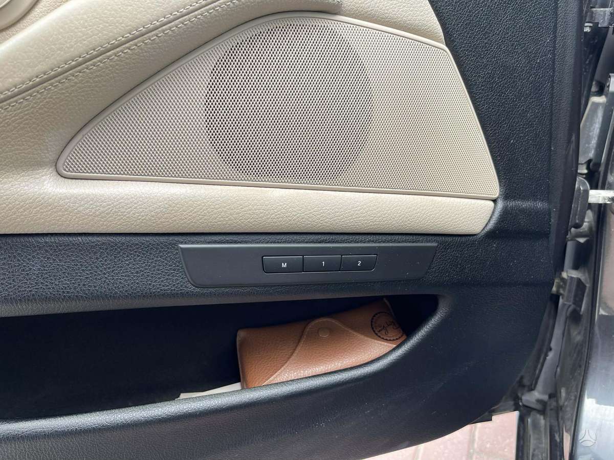 BMW 530 2012 — photo 13